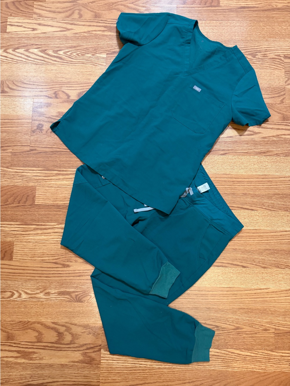 Women’s Figs Jogger Scrub Set- Green, medium